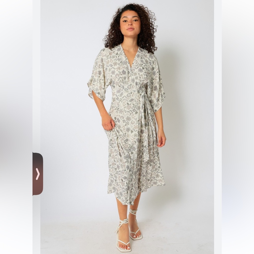 NWT Olivaceous Wrap Dress Dolman Sleeve White and Grey Floral size Med